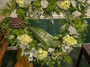 Tranquil Heart – Standing Spray (Open Heart Green & White)